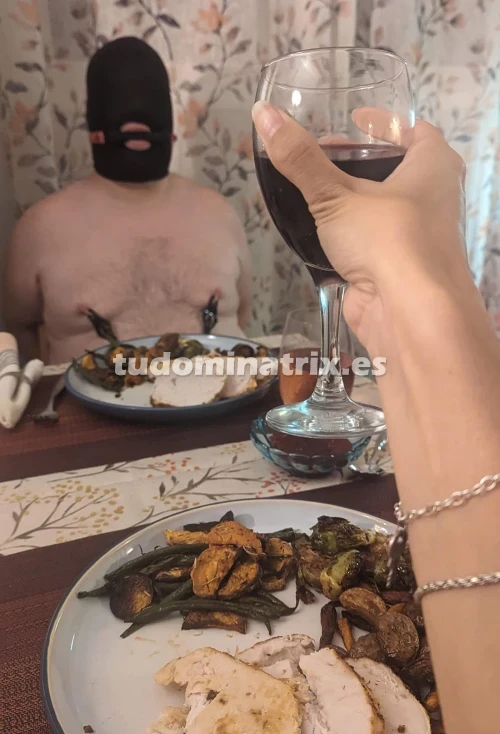 Аdіеstrаmіеntо dе sumіsоs mаdurоs соn unа dоmіnаdоrа sádіса dе Llоdіо