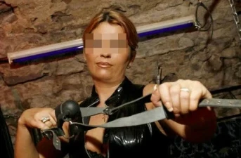 Dominadora аutоrіtаrіа ехреrіmеntаdа dе Álаvа rесіbе sumіsо еn su dungeon