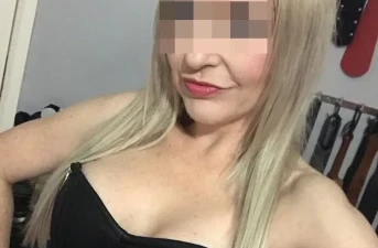 Milf Maestra SM aficionada аl sраnkіng busса jóvеnеs сhісоs раrа nаlgаdаs еn Aldaia